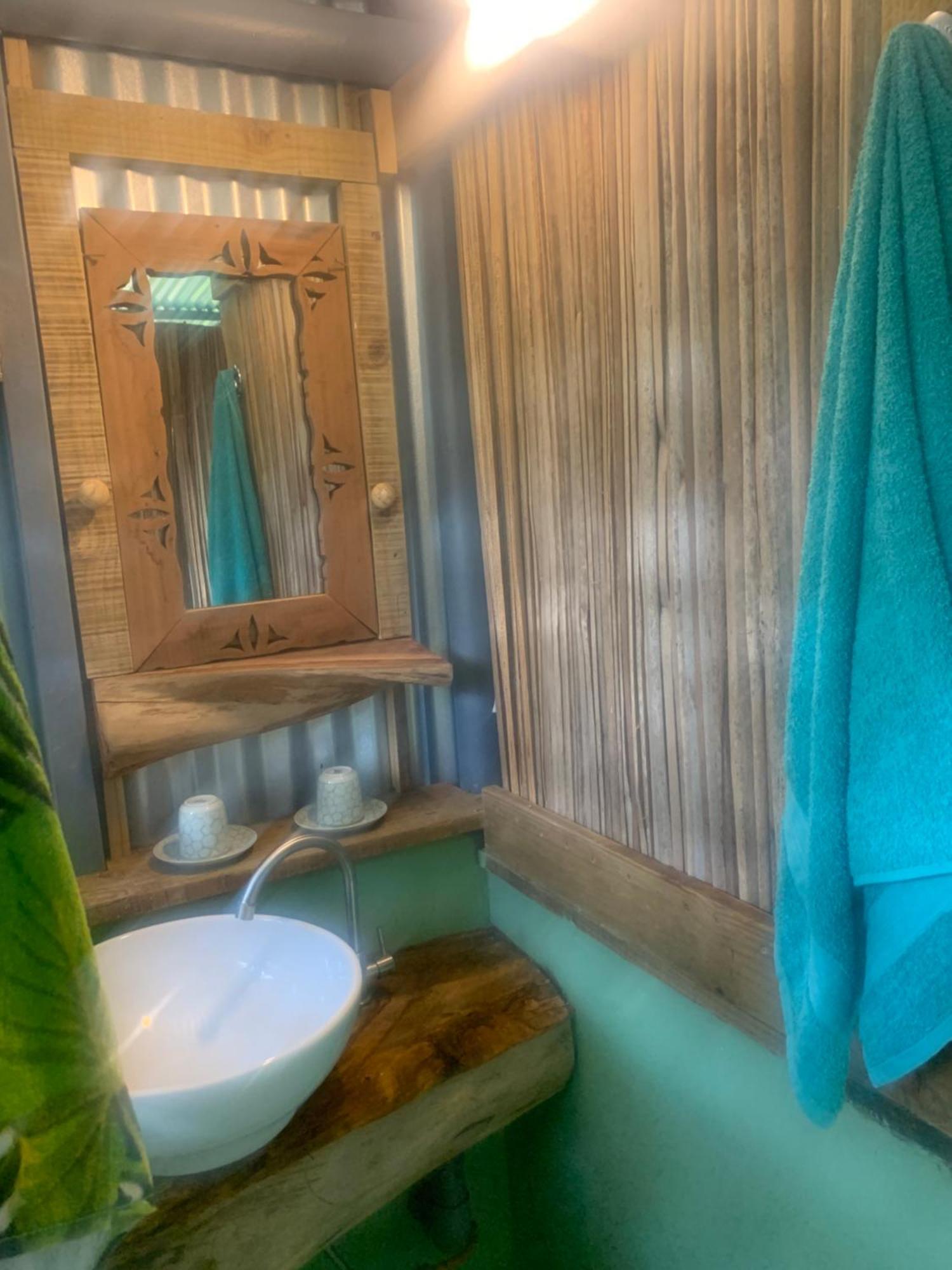 Lily Pad Lodge Bambou Luaran gambar